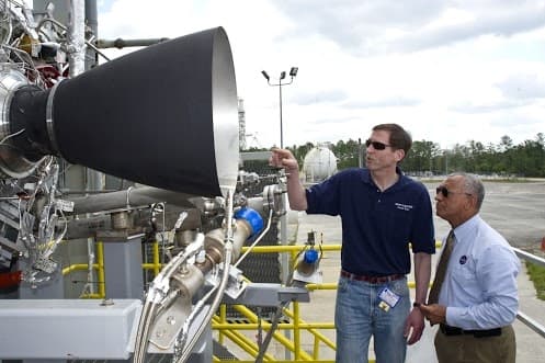 Former NASA Administrator Charles Bolden inspects a BE-3 engine with a Blue Origin employee.