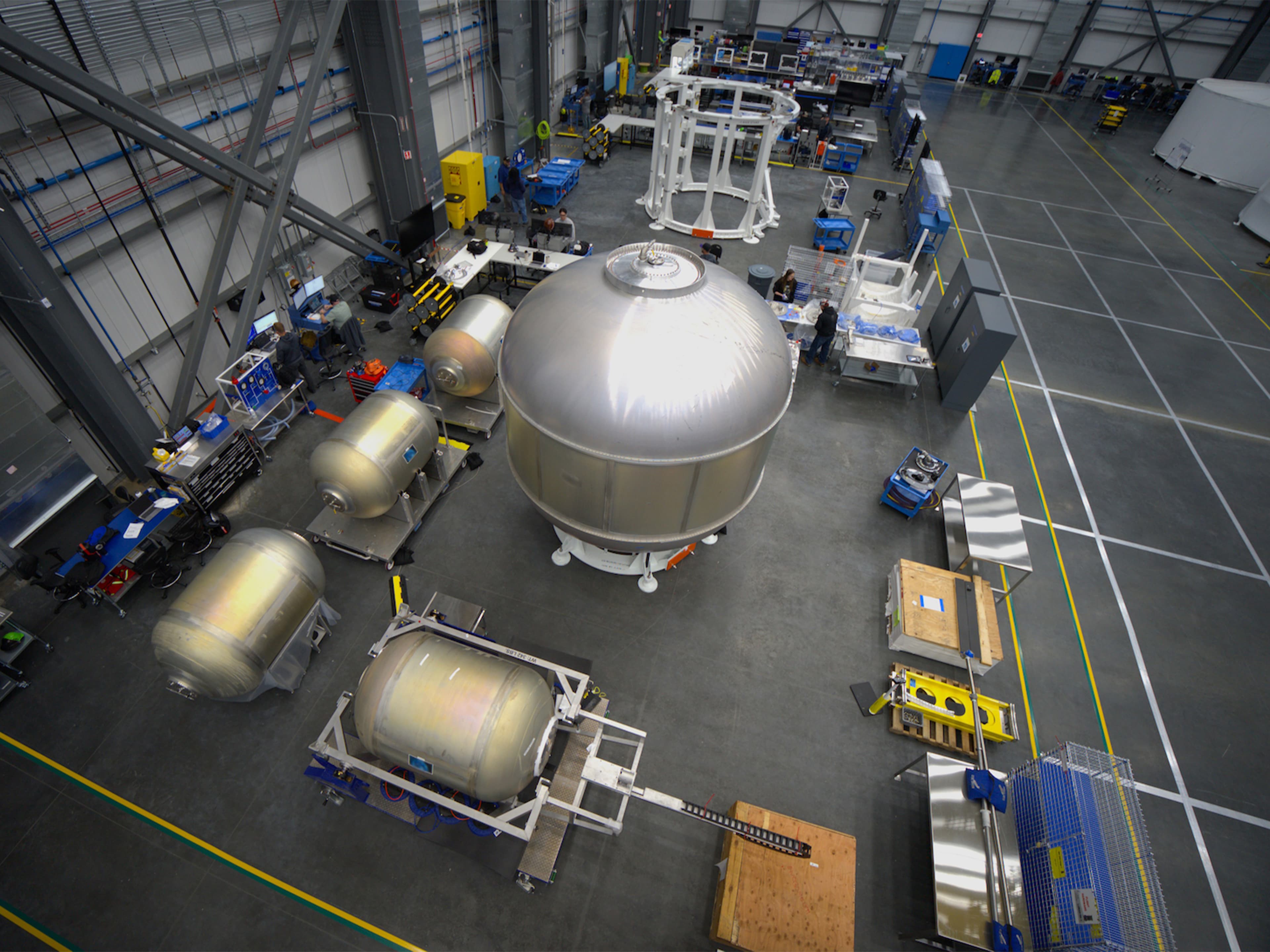 Blue Moon MK1-102 liquid hydrogen and liquid oxygen tanks